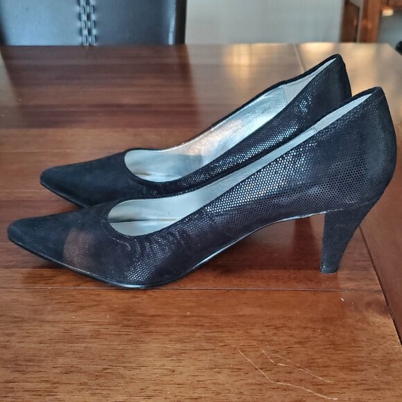 Greenwich Village Black Heels - Picture 3 of 6